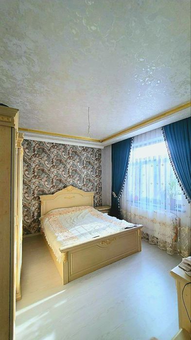 2 qavatli xovli Tanhause,  podval, remontlari bilan,