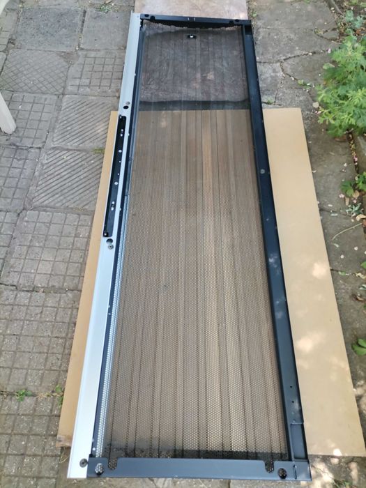 Врата за сървърен шкаф