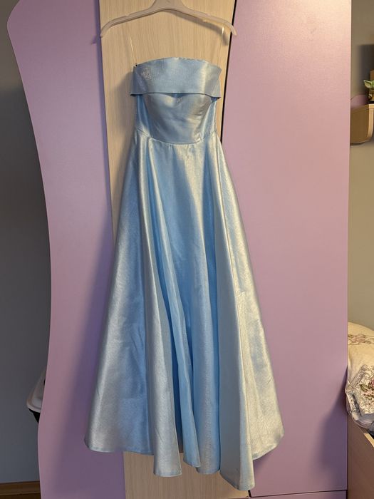 Продавам синя елегантна бална рокля