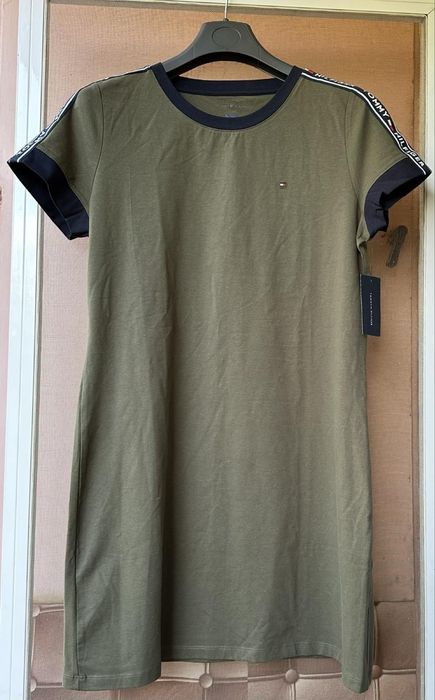 Спортна рокля Tommy Hilfiger - размер М ; нова с етикет