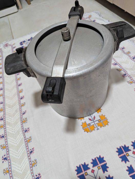 Oală sub presiune aluminiu masiv, vintage, extrem de rezistent