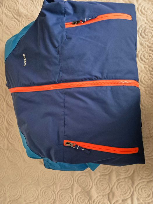 Vând combinezon ski