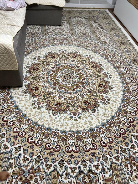 Продам ковёр шёлковый.