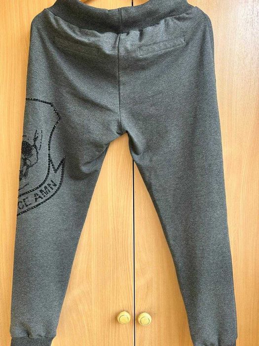 Стильные трикотажные джоггеры