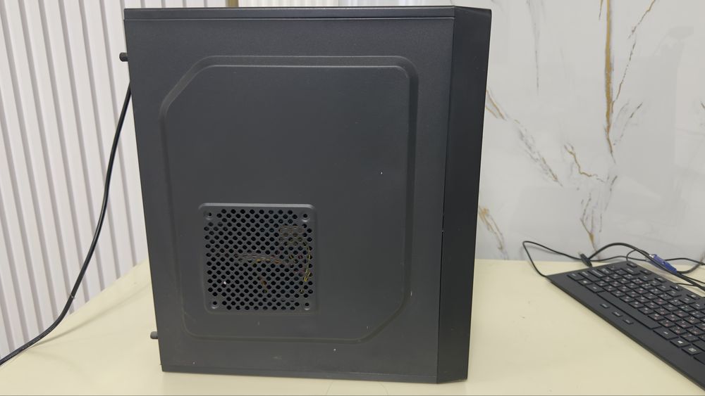 Монитор с процессором и клавиятурой