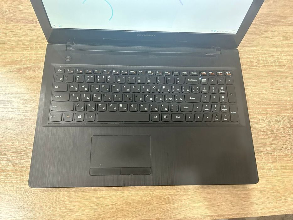 Ноутбук Ленова в идеальном состоянии