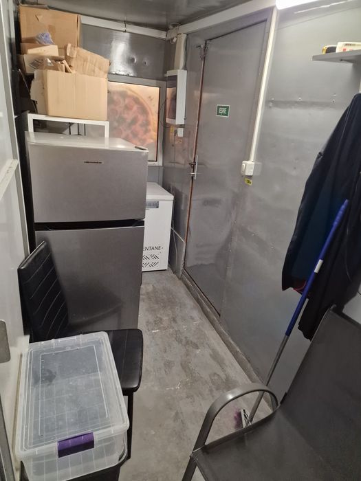 Afacere la cheie, pizzerie stradala complet utilata!