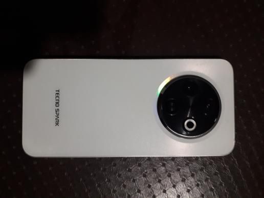 Tecno Spark 30 c 128gb xotira karobka dakument usta kormagan yangi
