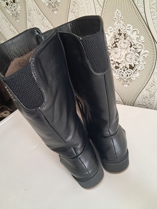 Продам  зимнию обувь