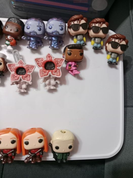 Продам фигурки Киндер