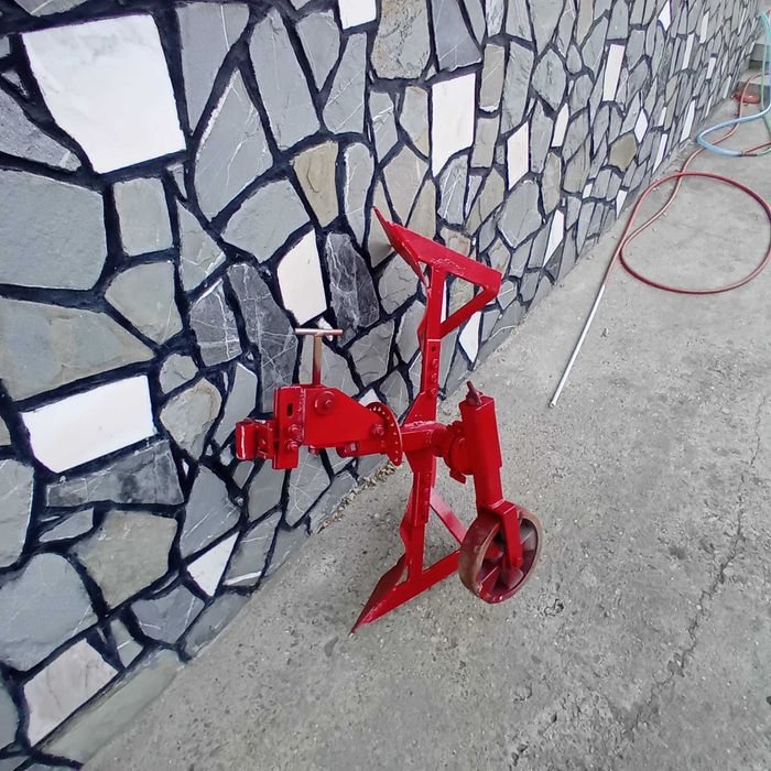 Plug reversibil pentru motocultor