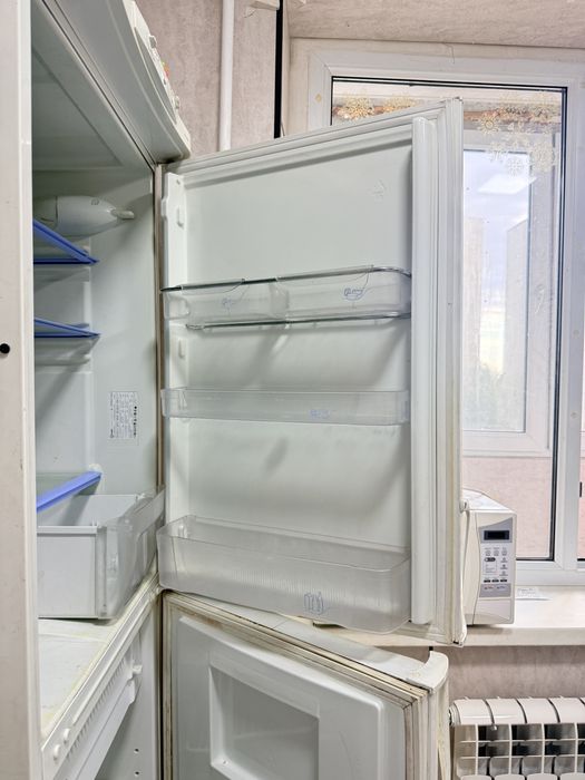 Холодильник Indesit