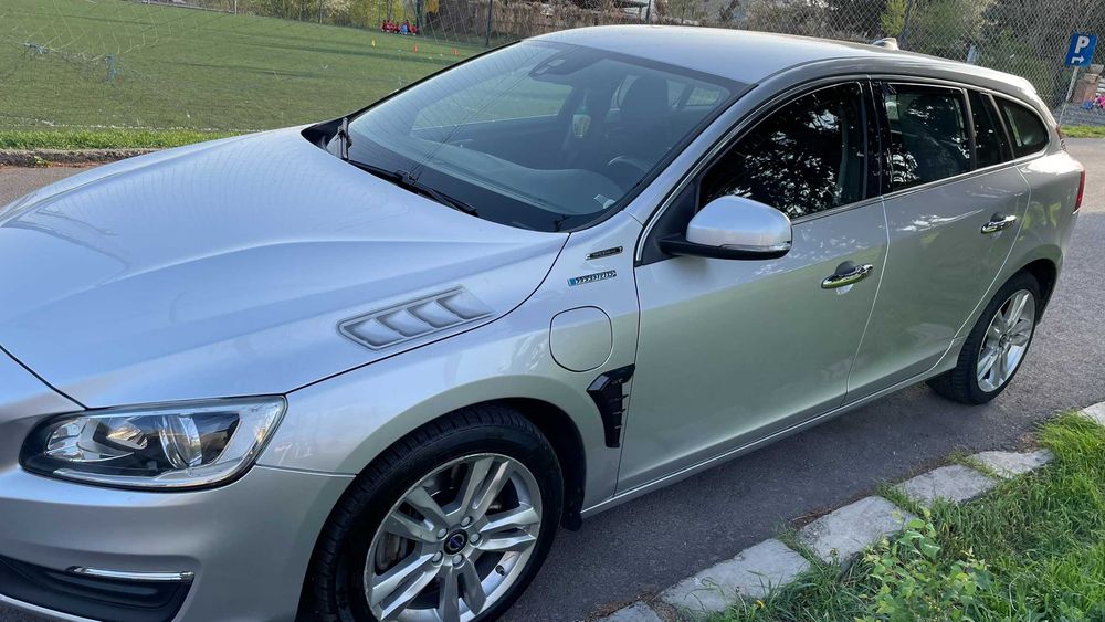 VOLVO V60 Plug in hybrid 4x4 an 2016 , 295 cai putere