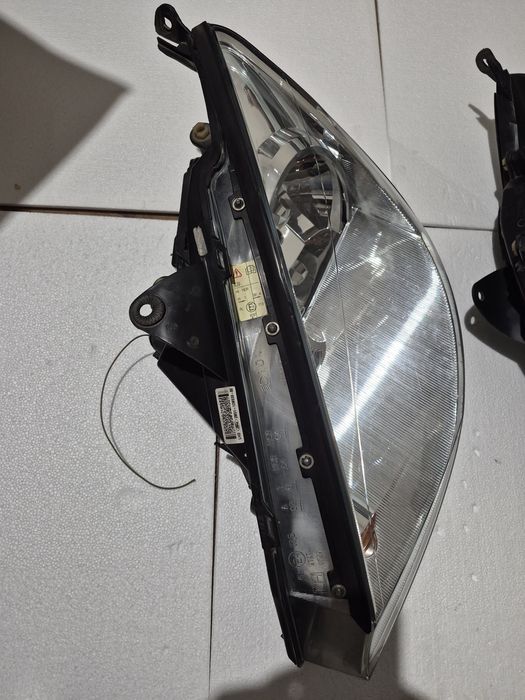Ляв и Десен  Фар L и R  Форд Фокус/Ford Focus  2000--2004 година MK1