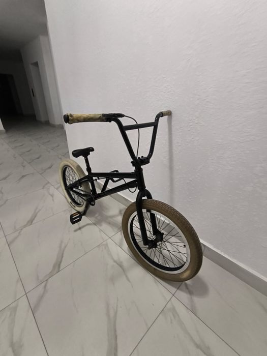 Продам  трюковой велосипед BMX