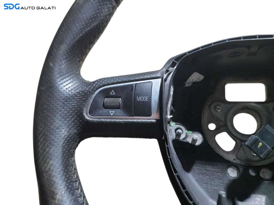 Volan Piele 3 Spite cu Comenzi Audi Q5 8R 2008 - 2012 Cod 8R0419091F ( Zgârieturi pe Piele și Uzura Generală, Vizibile în Imagini ) [N2356]