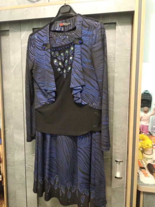 продам дешево несколько платьев