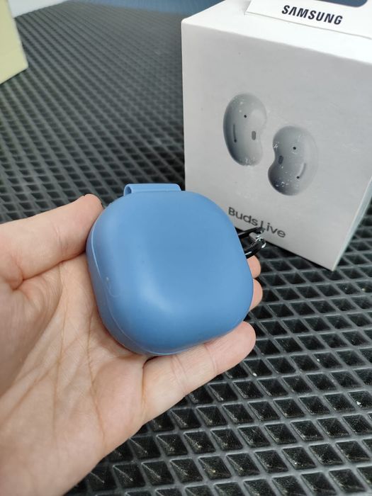 SAMSUNG GALAXY BUDS live в отличном состоянии.