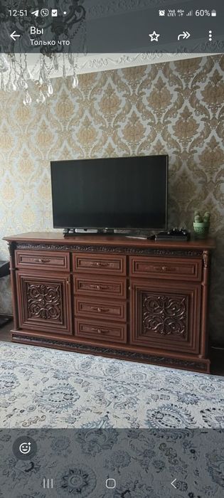 Продам комод в гостиную.