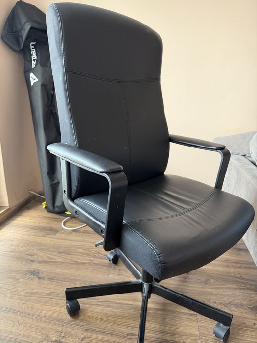 Офис стол, черен