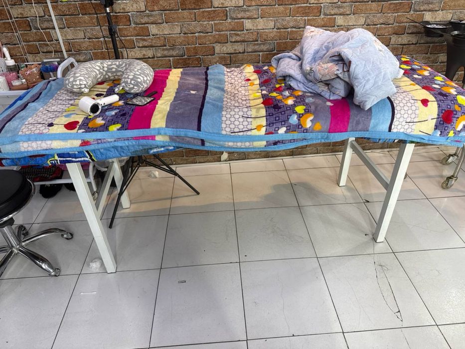 Продаётся 5 креслы парикмахерские креслы 5 штук