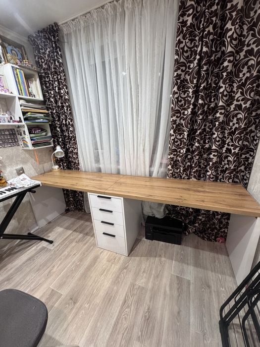 Письменный стол для двоих школьников