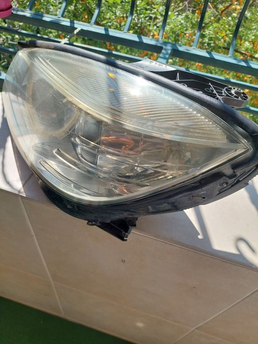 Ляв фар за мерцедес с220