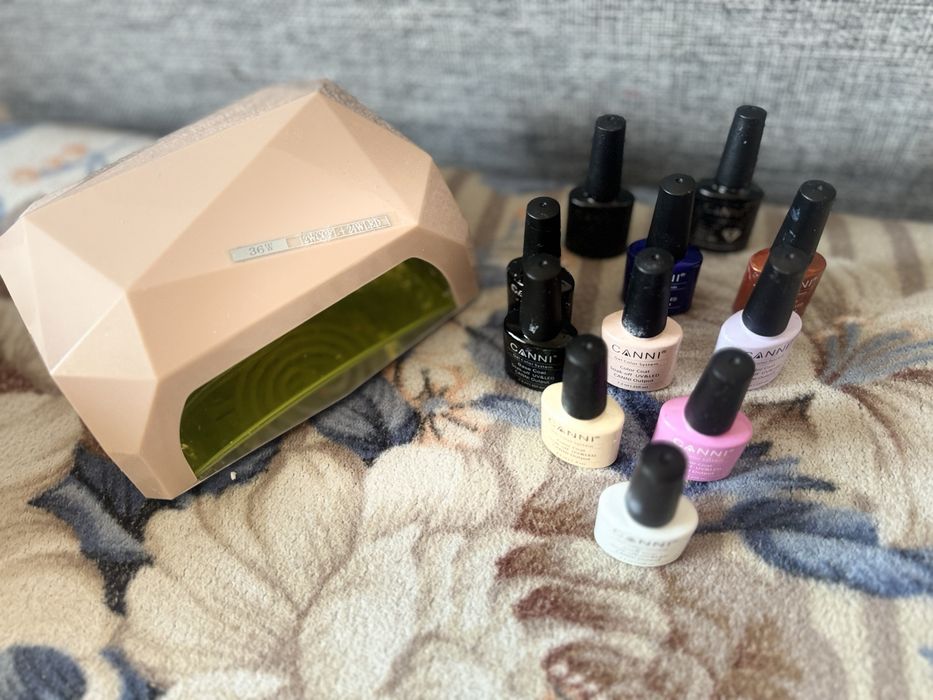 Продам. Гель лак и лампу.