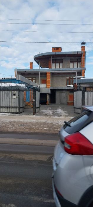 3х этажный дом в центре города