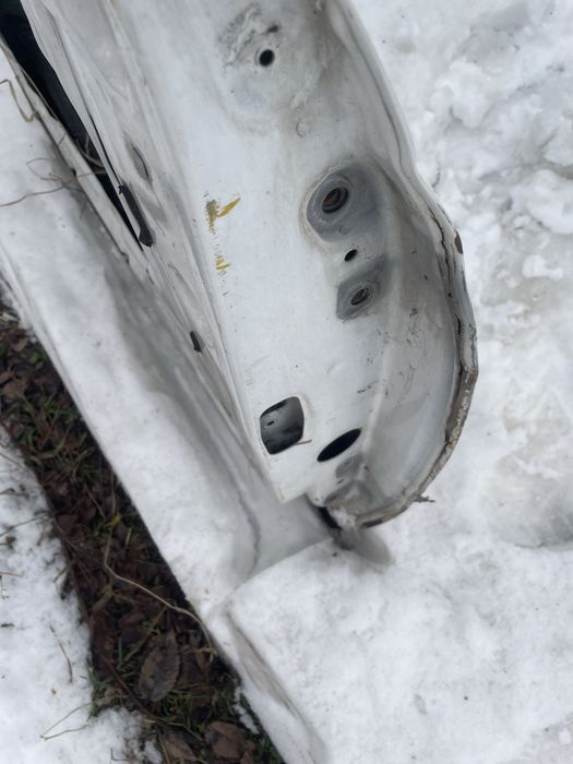 Продаётся дверь Тайота карина е