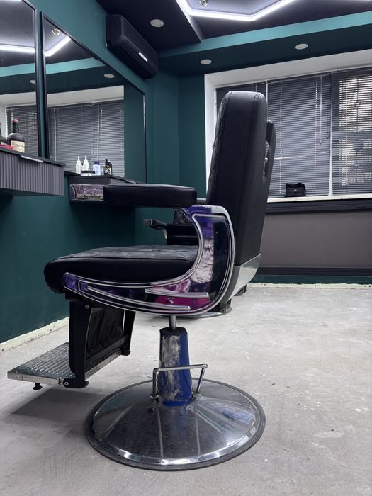 Продам 2 парихмахерских кресла