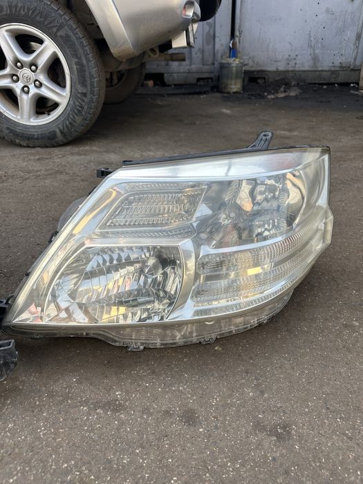 Фары на Toyota Alphard