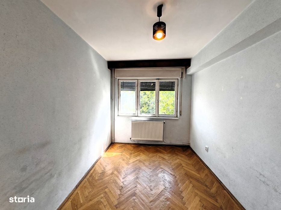 3 cam. deco., central, et. I – lângă Catedrala Inaltarea Domnului