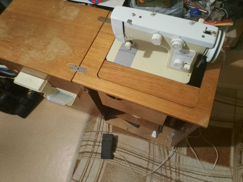 Швейная машинка Чайка-142 М