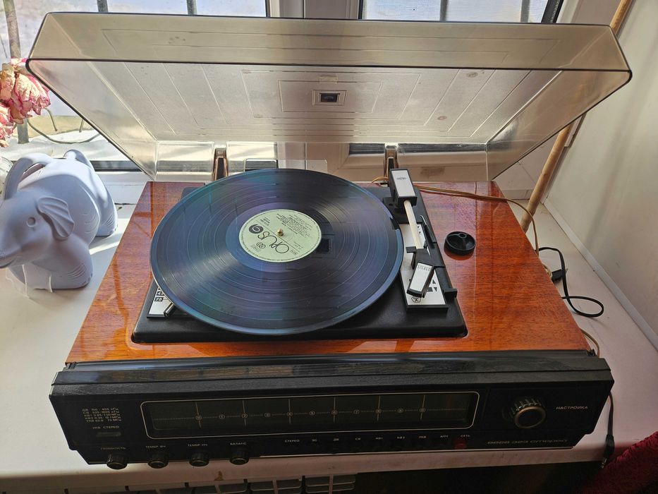 Проигрыватель в хорошем состоянии