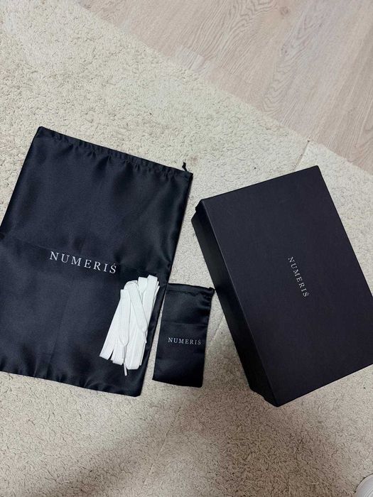 Adidasi Numeris Carbon