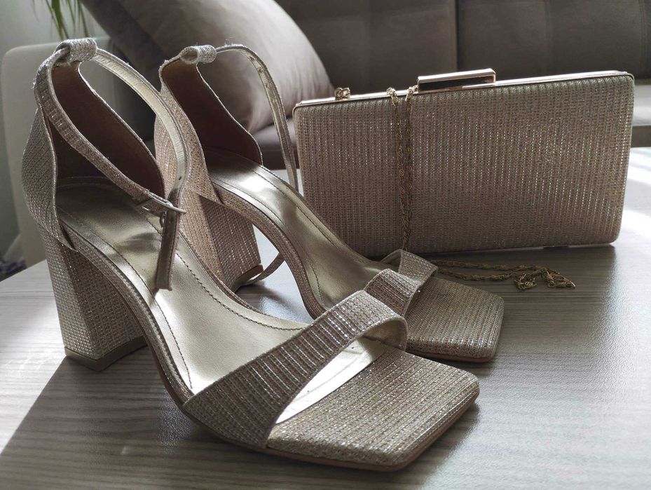 Бална рокля, заедно с обувки чанта и бижу за коса