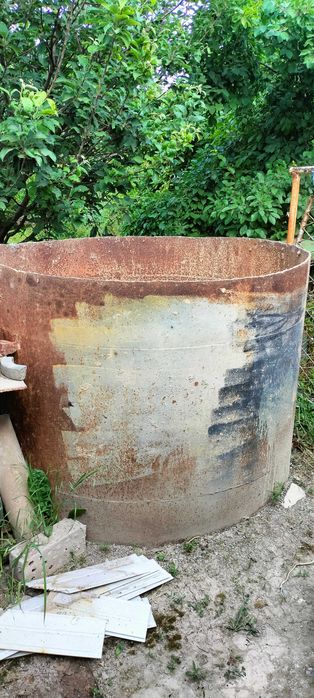 Продается металлическая ёмкость бочка лист