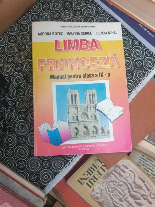 Manuale școlare vechi