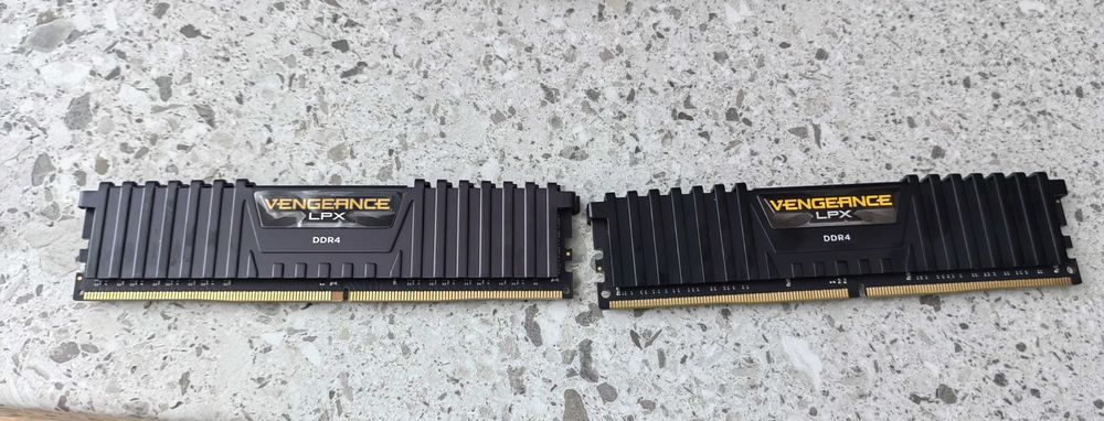 24gb ram DDR 4 corsair vengeance lpx
