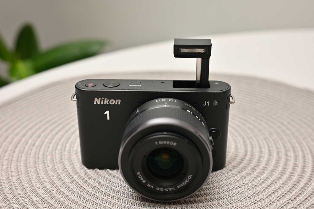 Nikon 1 j1 cu două obiective