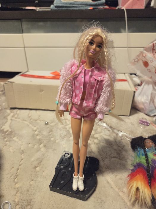 Papusi Barbie Extra toate la 150 lei