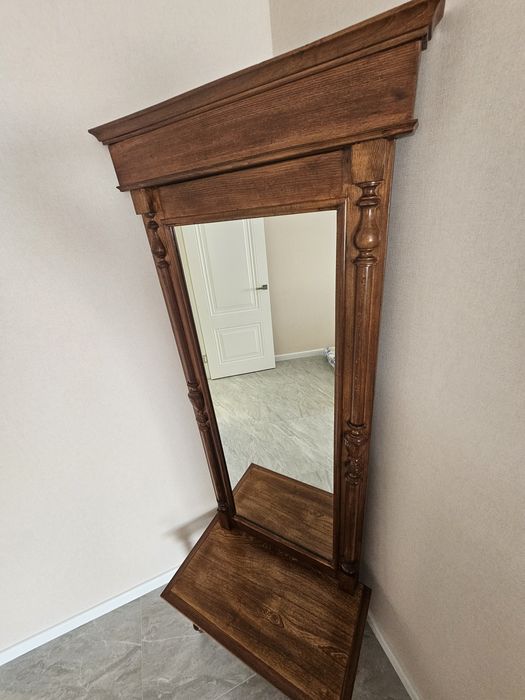 Комод с зеркалом