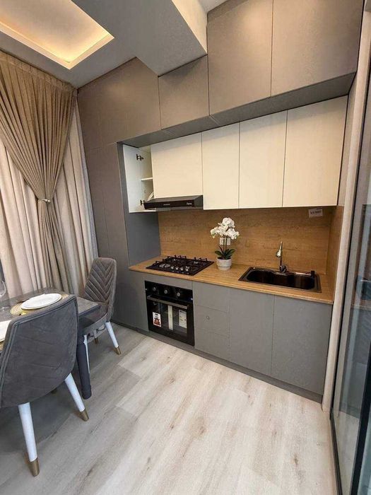 Просторная квартира с мебелью и техникой в ЖК Akay City, 115 м²