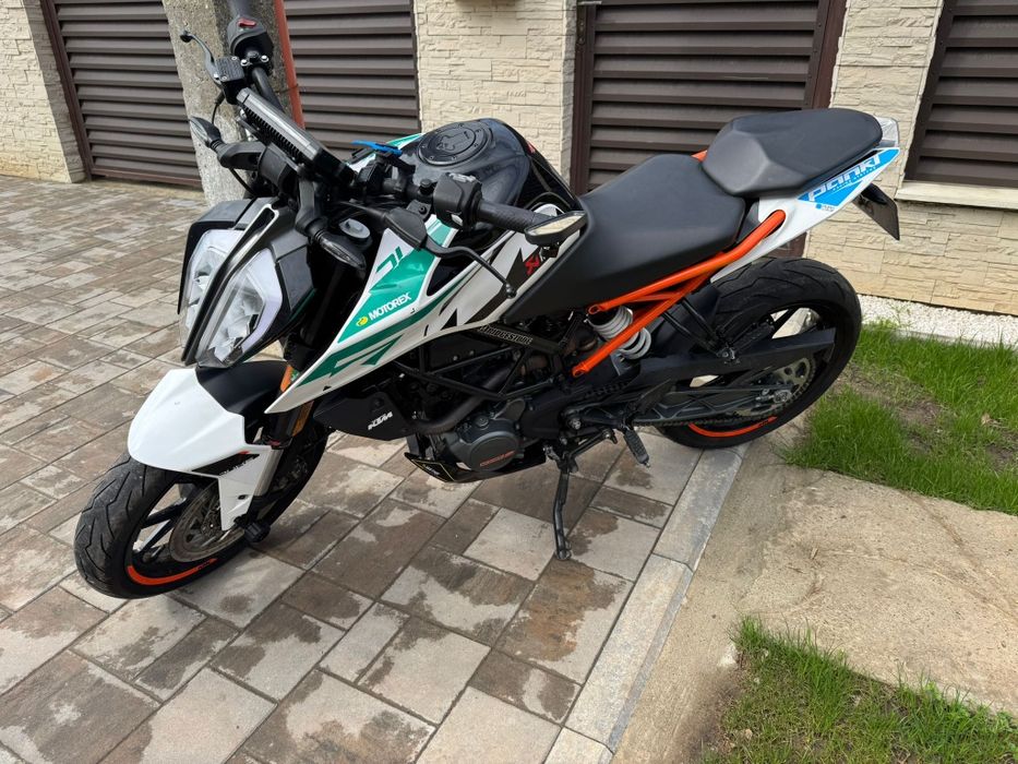 Vând KTM duke 125 edition