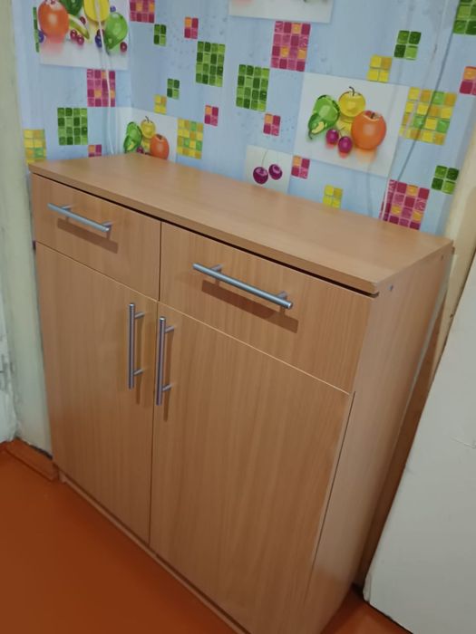 Продам тумбу недорого.