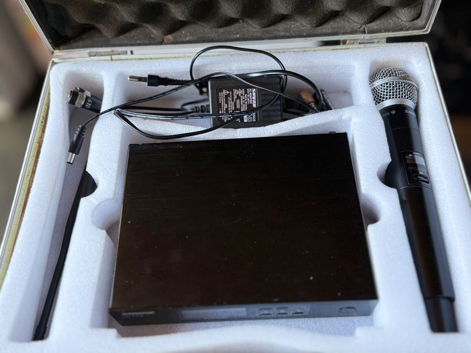 Vând microfon QLXD4