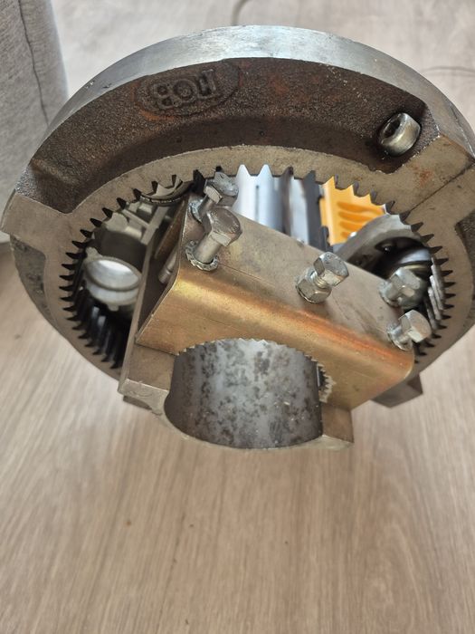 Ел. Двигател за ролетна врата