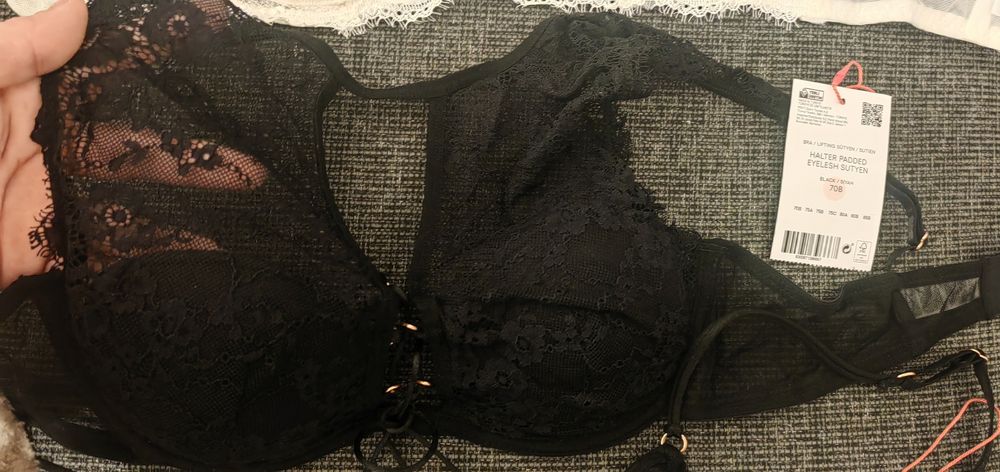 Set sutiene noi cu etichetă Penti