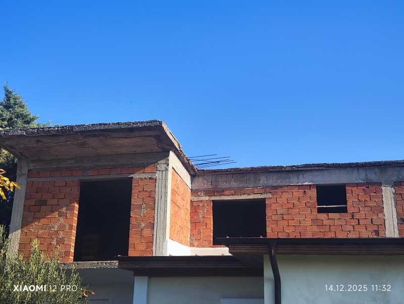 Недовършен апартамент с голям двор в Неа Кердилия, Амфиполи